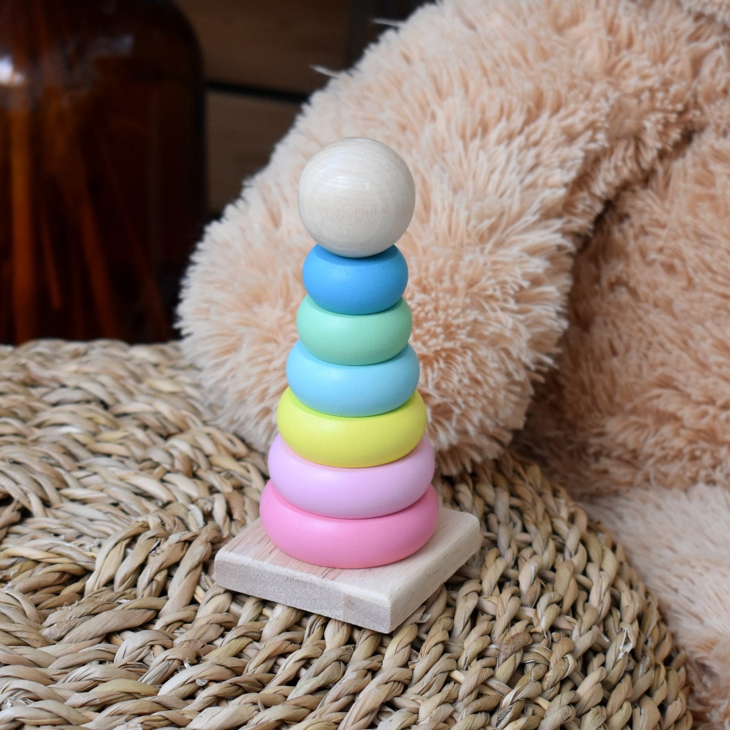 Pastelinių spalvų žiedų bokštelis