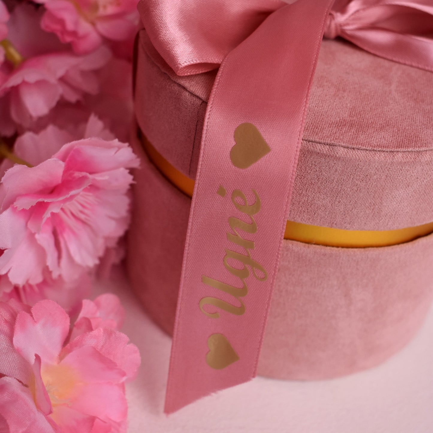 Apvali veliūrinė dėžutė