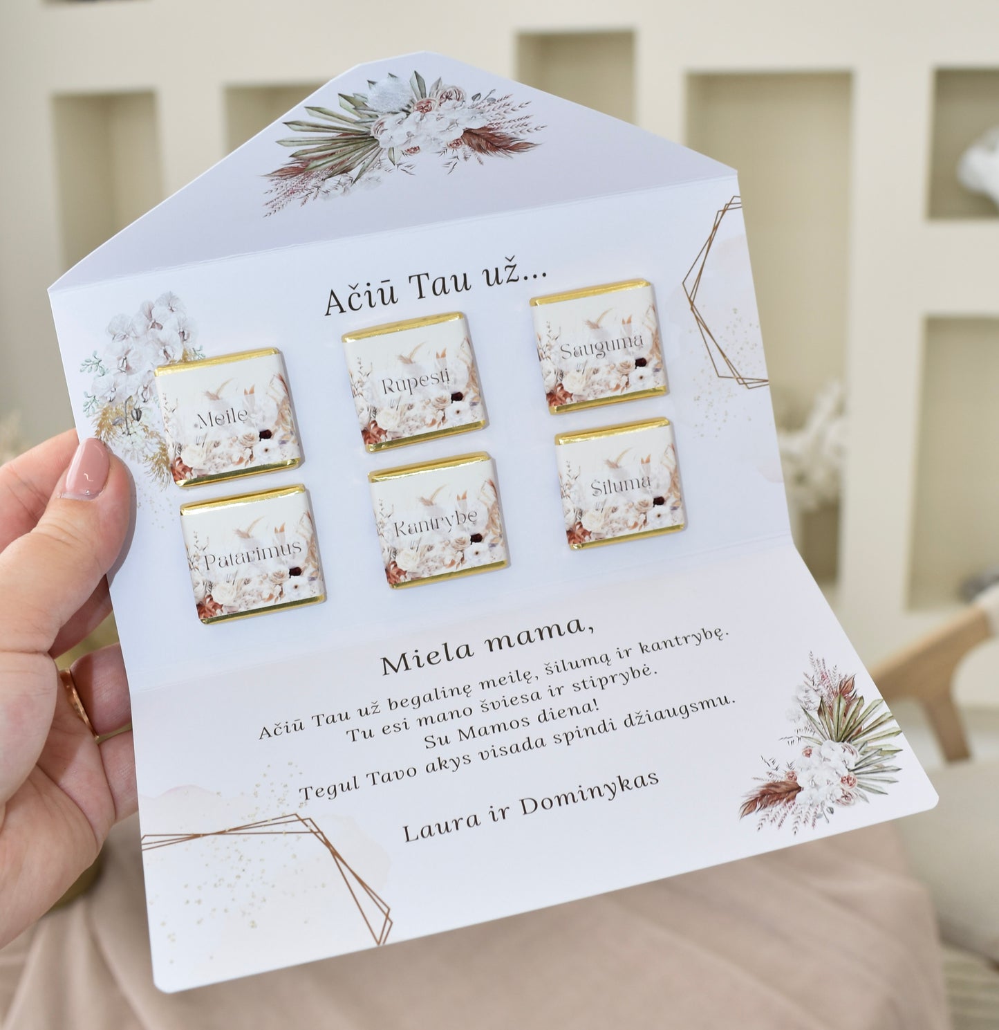 Atvirutė su šokoladukais| Minimalistinė su gėlėmis