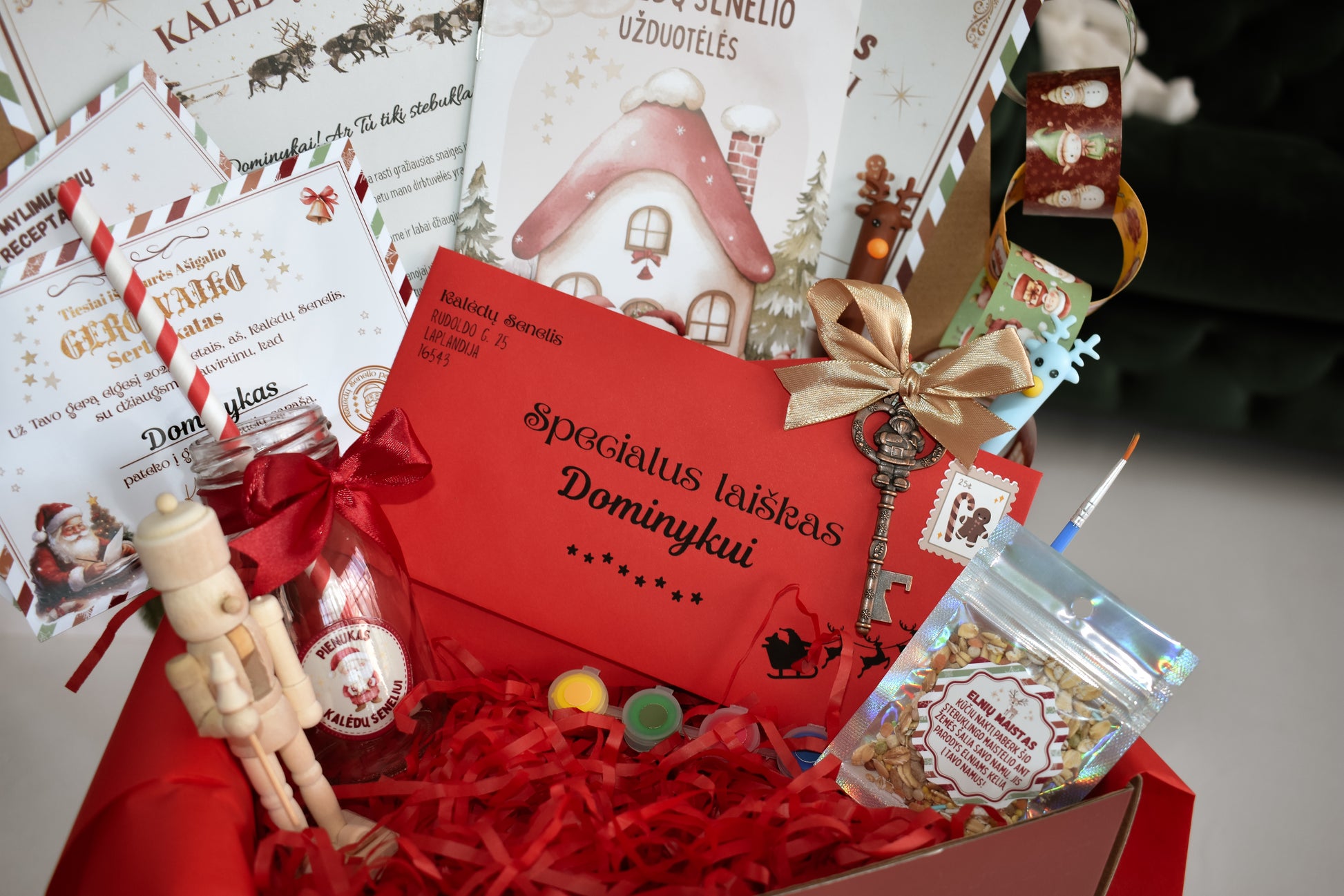 kalėdų senelio dėžutė elfas elf on the shelf kalėdų nykštukas laiškas
